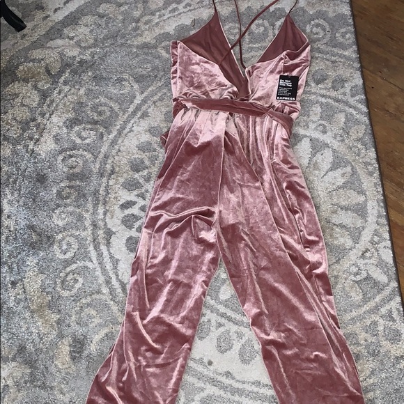 NWT Express velvet jumpsuit - Picture 5 of 6